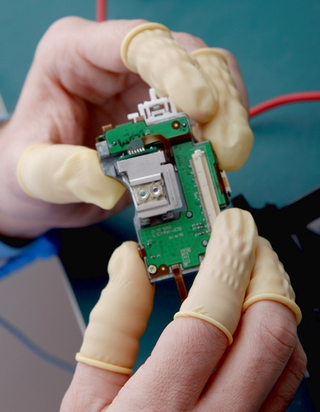 Illustration for article titled Sonar Blu-ray Laser: How They Make It